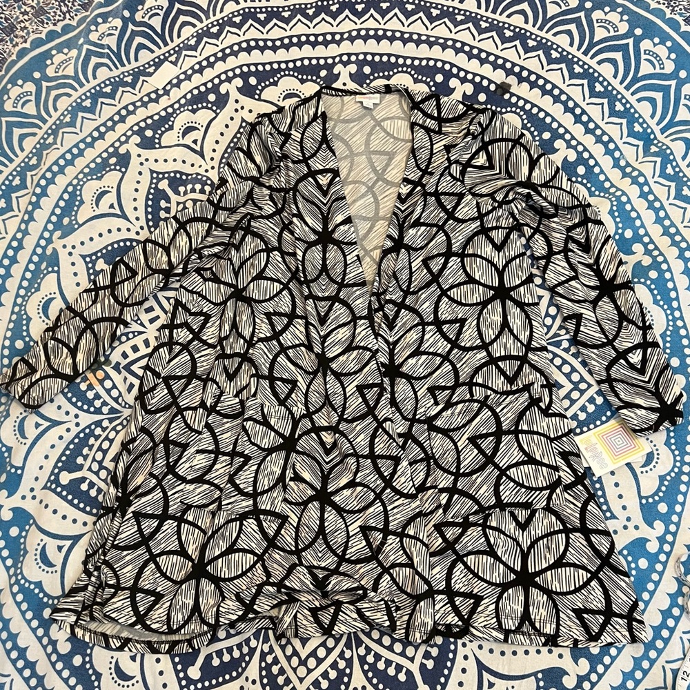 NWT! LULAROE BLACK WHITE OPEN FRONT 2 POCKET CARDIGAN PRINT SIZE L LARGE NEW 261